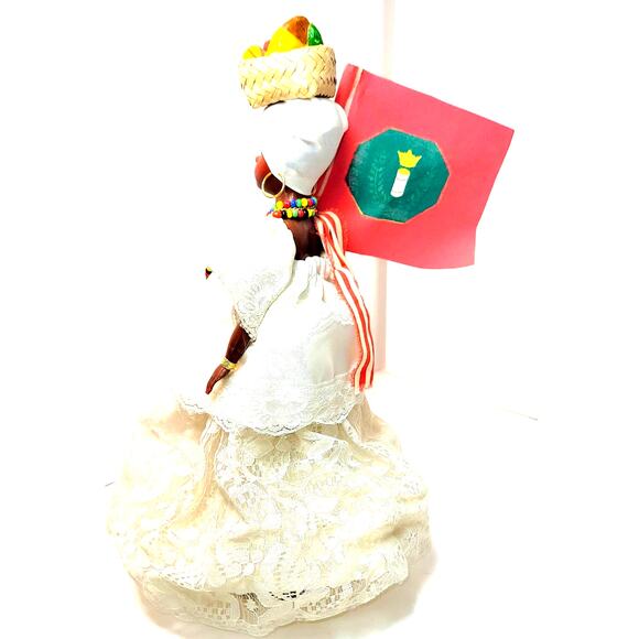 Vintage Rio de Janeiro Helln's Doll w/Fruit Hat, Beaded Necklace & Flag Souvenir - Picture 4 of 12
